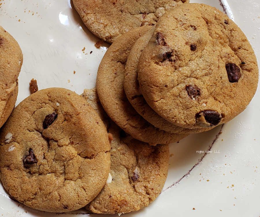baked chocolate chip cookies