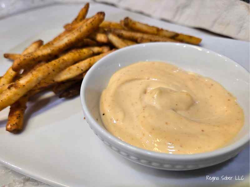 fries with sriracha dip