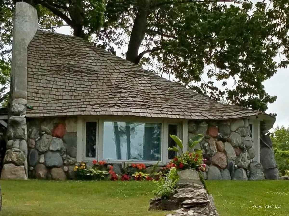 stone mushroom house
