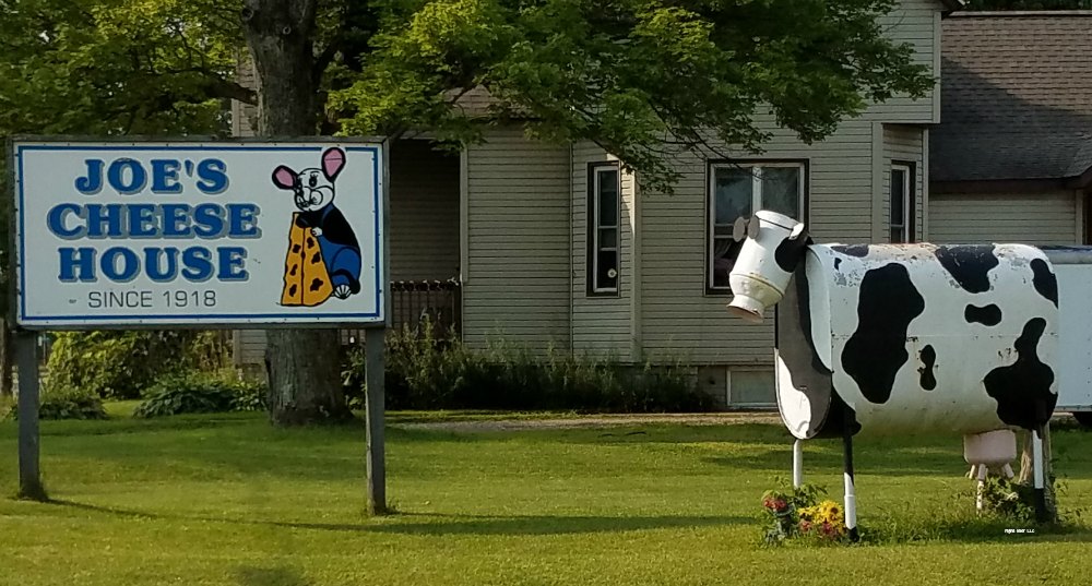 Wisconsin Michigan border roadside attractions Eat Travel Life