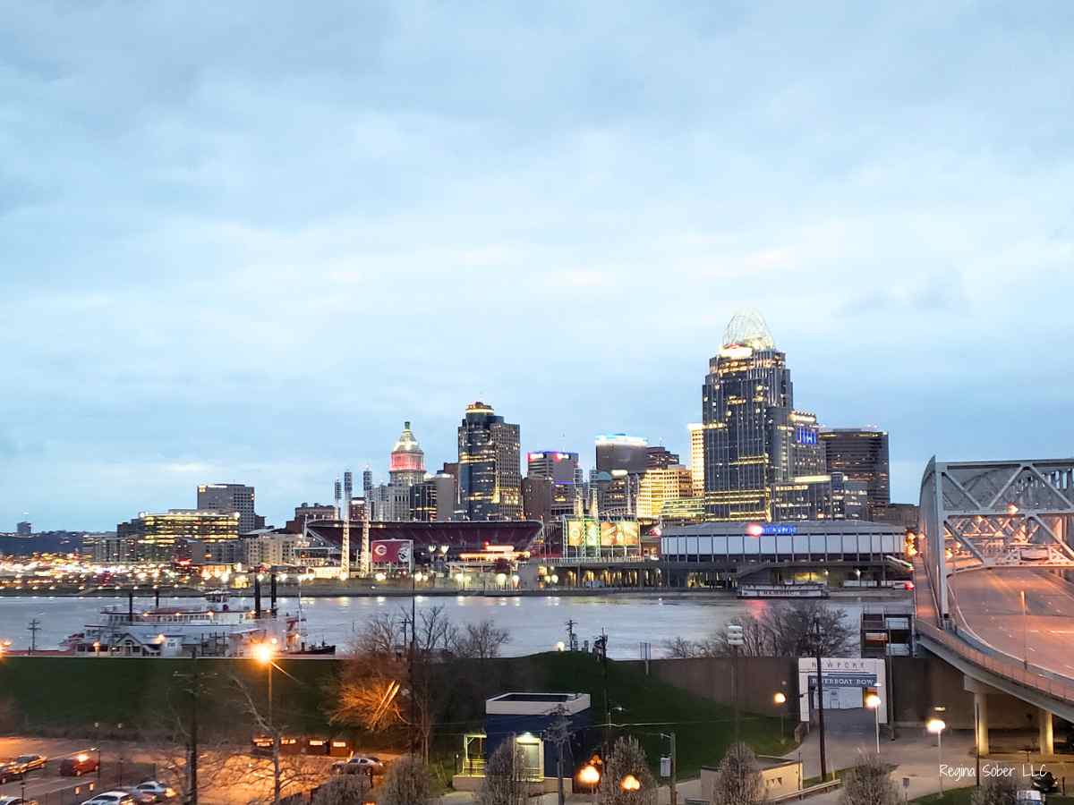 night view of cinncinati ohio from kentucky
