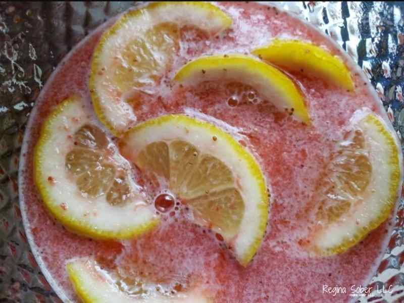 strawberry lemonade with fresh lemon slices