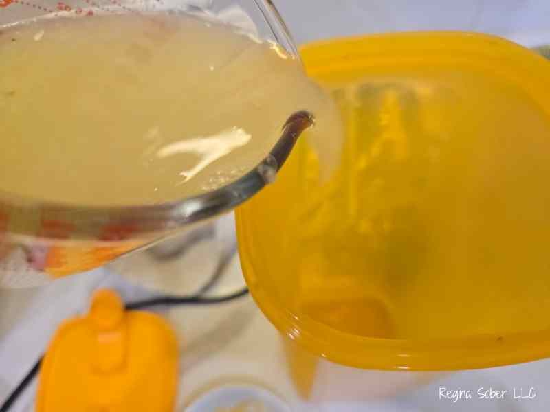 adding lemon juice into picture to make the best lemonade