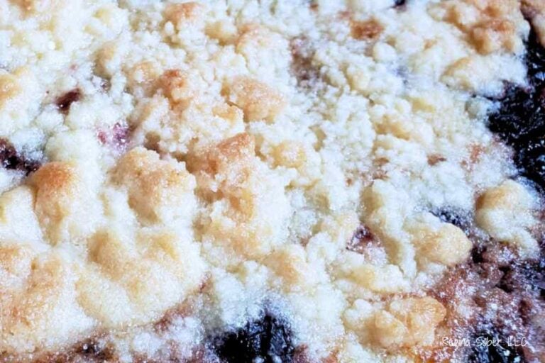 baked tart cherry crumb pie