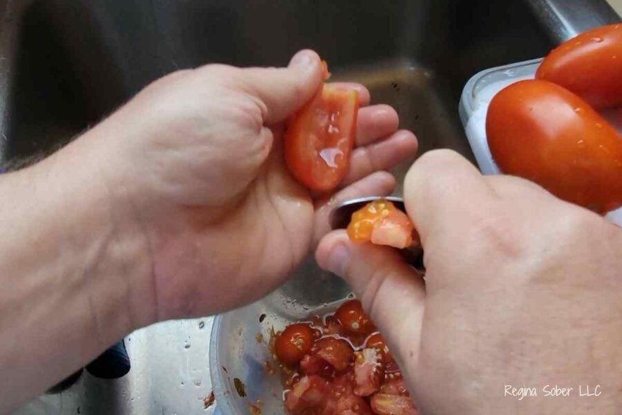 deseeding-tomatoes