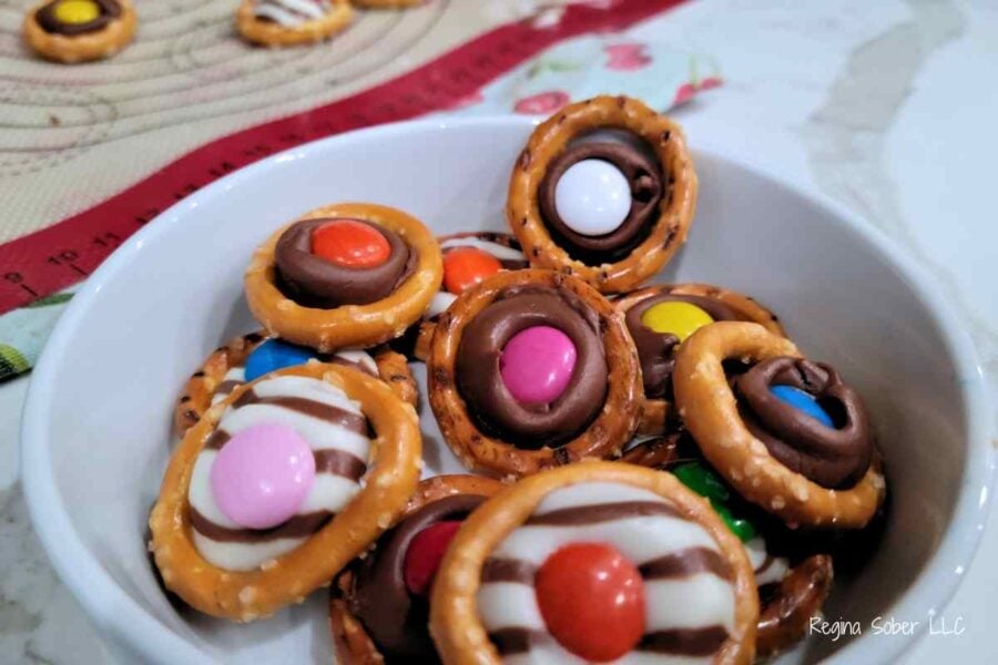 chocolate pretzel rings