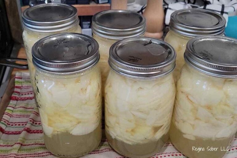 canning sliced apples in hot jars