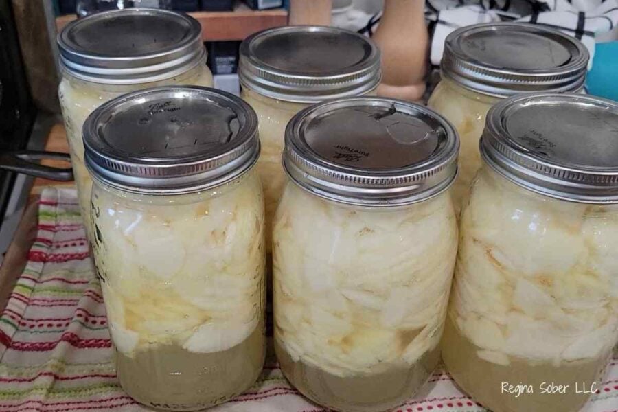 canning sliced apples in hot jars