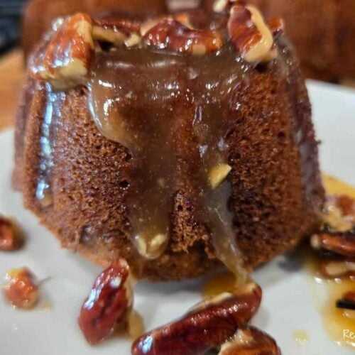 mini bundt pumpkin cake is easy for individual servings